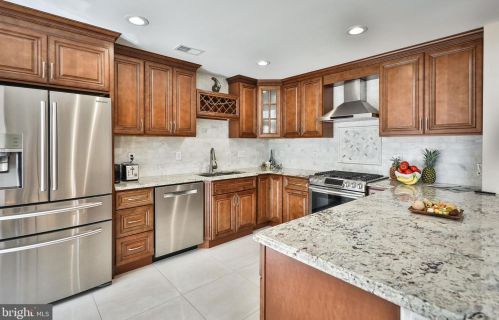 37 Simons Way, Huntingdon Valley, PA 19006-4248