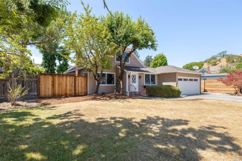 171 Blackstone Dr, San Rafael, CA 94903-1537