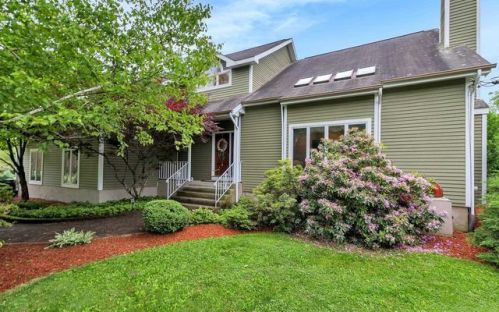 319 Cary Rd, Fishkill, NY 12524-2923
