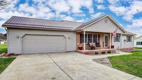 1060 Dietz Ln, Zanesville, OH 43701-7723