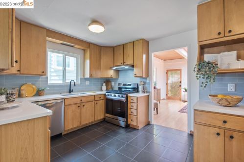 5722 Sacramento Ave, Richmond, CA 94804-5608