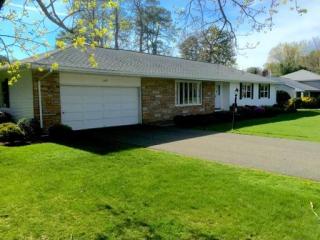 140 Redfern Dr, Springfield, MA 01106-1730