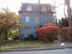 942 Beacon St, Newton, MA 02459-1724