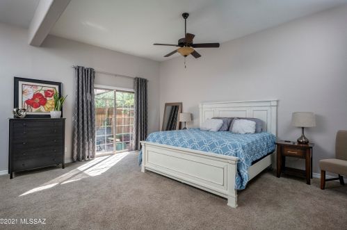 8833 Buckboard Rd, Tucson, AZ 85749-9658