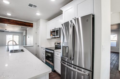 4839 4th St, Tucson, AZ 85711-2105