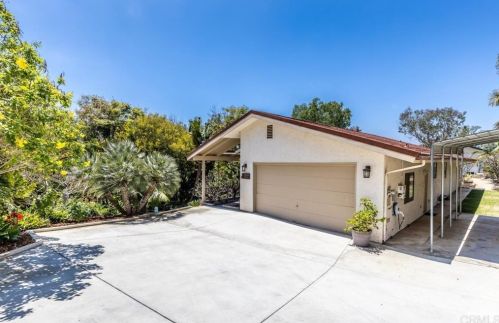 1239 Barbara Dr, Vista, CA 92084-7266