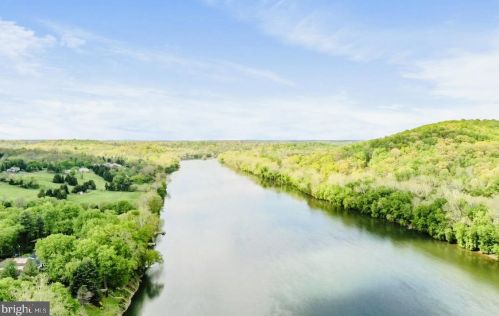 78 River Cliff Dr, Harpers Ferry, WV 25425-4060