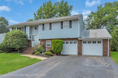 5 Parkview Ter, Hazlet, NJ 07730-1021