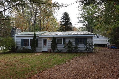 17 Crowley Rd, Lewiston, ME 04240-1503