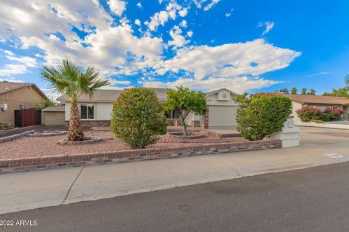 4438 Paradise Dr, Glendale, AZ 85304-3025