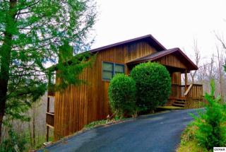 527 Deer Path Ln, Gatlinburg, TN 37738-6333