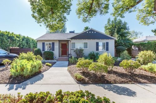 13560 Gilmore St, Van Nuys, CA 91401