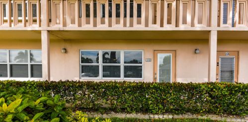 153 Southampton C, West Palm Beach FL  33417-7814 exterior