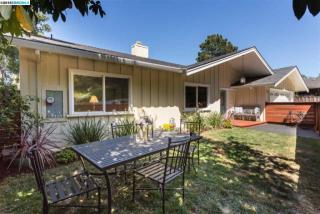 6132 Johnston Dr, Oakland, CA 94611-3145