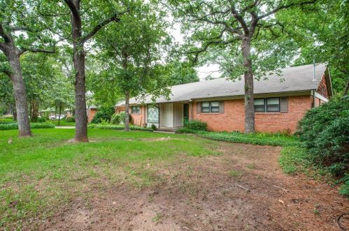 2500 Crestwood Pl, Denton, TX 76209-1114