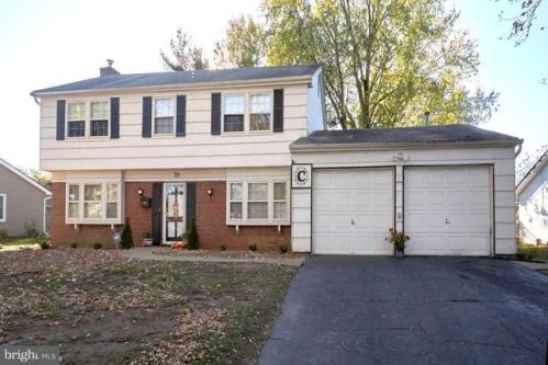 70 Nottingham Dr, Willingboro, NJ 08046-1941