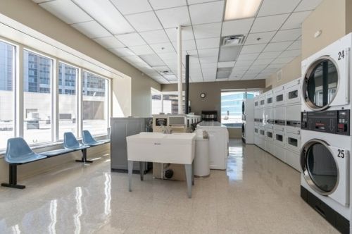 512 Mcclurg Ct, Chicago IL  60611-4112 exterior
