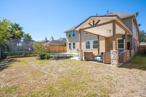 2817 Lost Maples Dr, Pearland, TX 77584-1336