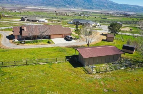 27601 Harness Dr, Tehachapi, CA 93561-6360