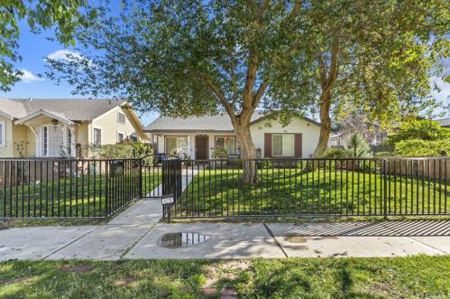 4278 Pine St, Riverside, CA 92501-3439