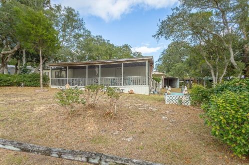 111 Connecticut St, Carrabelle, FL 32322-9044