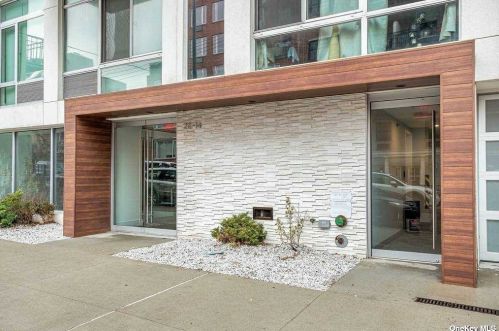 26-14 28th St, Long Island City, NY 11102-2932