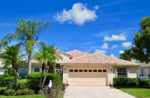 2532 Egret Lake Dr, West Palm Beach, FL 33413-2152