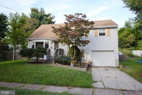 4 Rondon Ave, Berlin Boro, NJ 08009-1523