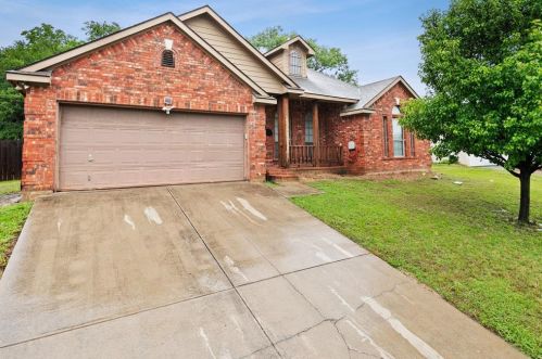 5917 Hills Dr, Fort Worth, TX 76117-2829