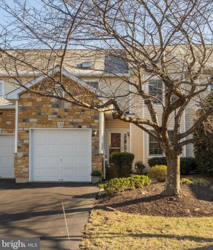 129 Gleneagles Dr, Blue Bell, PA 19422-3241