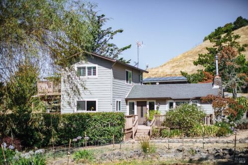 5461 Eagle Ridge Rd, Penngrove, CA 94951-9577