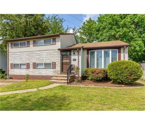 64 Haven Ter, Parlin, NJ 08859-1845