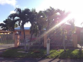 2415 102nd Pl, Miami, FL 33165-2527