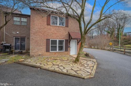 64 Park Vallei Ln, Chester, PA 19015-3323