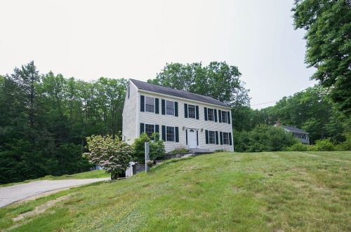 41 Compromise Ln, Sandown, NH 03873-2063