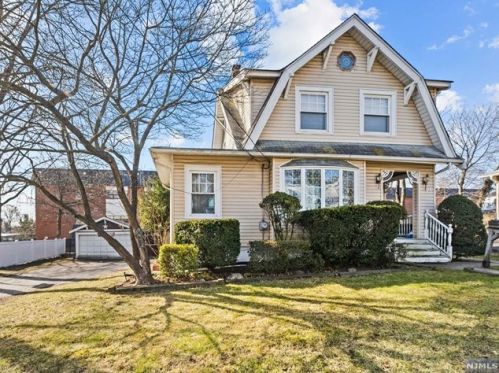 31 Tenney Ave, River Edge, NJ 07661-2440