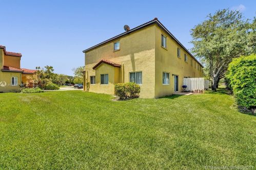 1805 101st Ter, Hollywood, FL 33025-6525