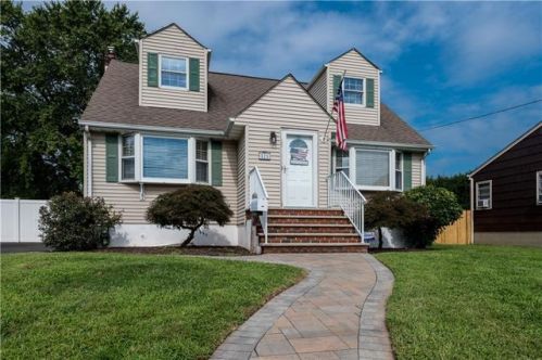 525 Bamford Ave, Woodbridge, NJ 07095-3707