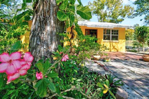8 Burlington St, Key Largo, FL 33037-4403