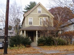 985 Beacon St, Newton, MA 02459-1722