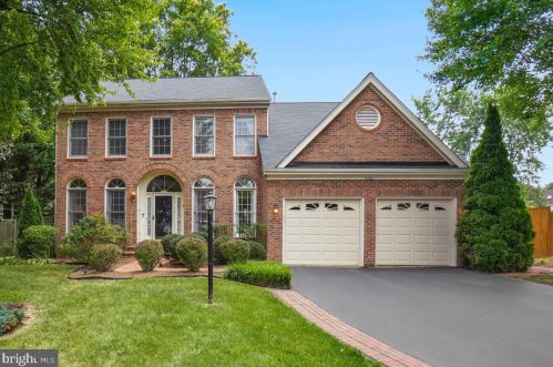 2462 Iron Forge Rd, Herndon, VA 20171-2915