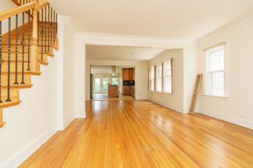 6219 Navajo Ave, Chicago, IL 60646-4122