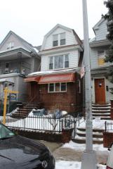 678 3rd St, Brooklyn, NY 11218-5718