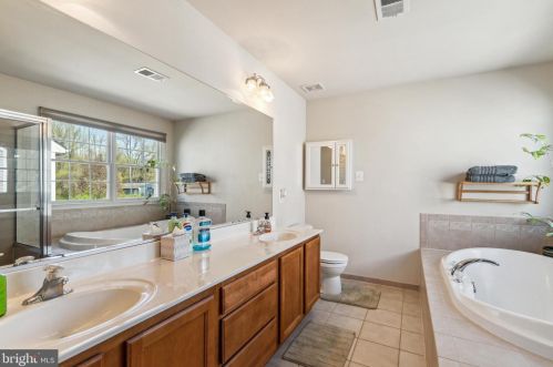304 Howards Trust Ct, Glen Burnie MD  21060-8352 exterior