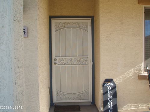 8285 Kittiwake Ln, Tucson AZ  85757 exterior