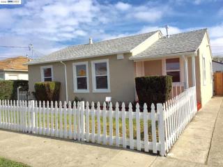 6830 Eastlawn St, Oakland CA  94621-3520 exterior