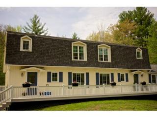 304 South Rd, Kensington, NH 03833-6308