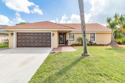 13796 Barberry Dr, West Palm Beach, FL 33414-8162