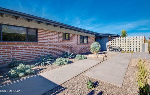 5231 Camino Bosque, Tucson, AZ 85718-4617