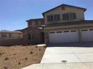 315 Pinnacle St, Perris, CA 92570-5542